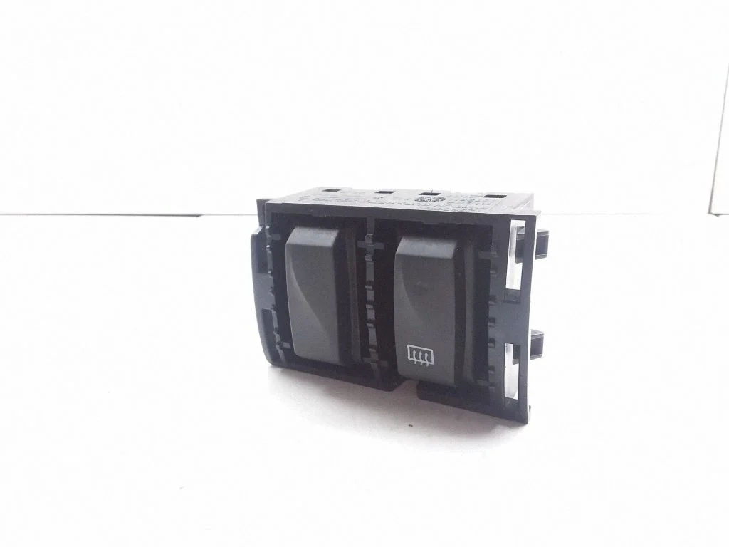 Windscreen/window heater switch – Opel Vivaro (2014-2018)