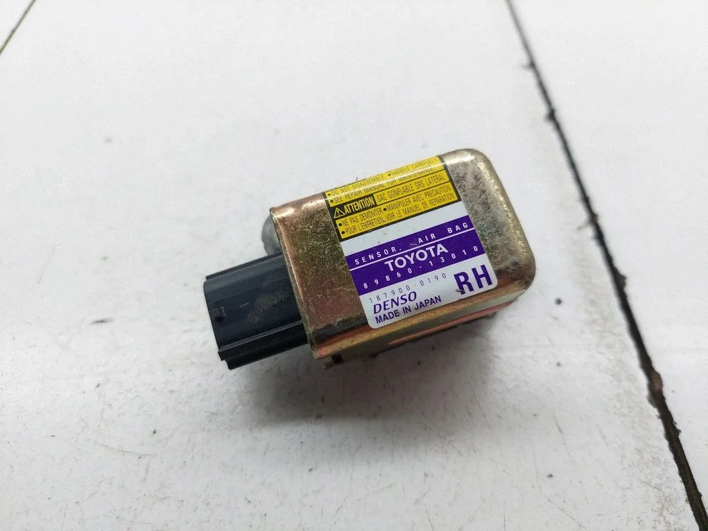 Drošības spilvenu trieciena sensors 8986013010
