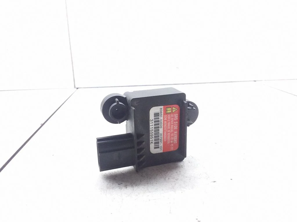 Airbag deployment crash/impact sensor – Toyota Matrix (E130) (2001-2008)