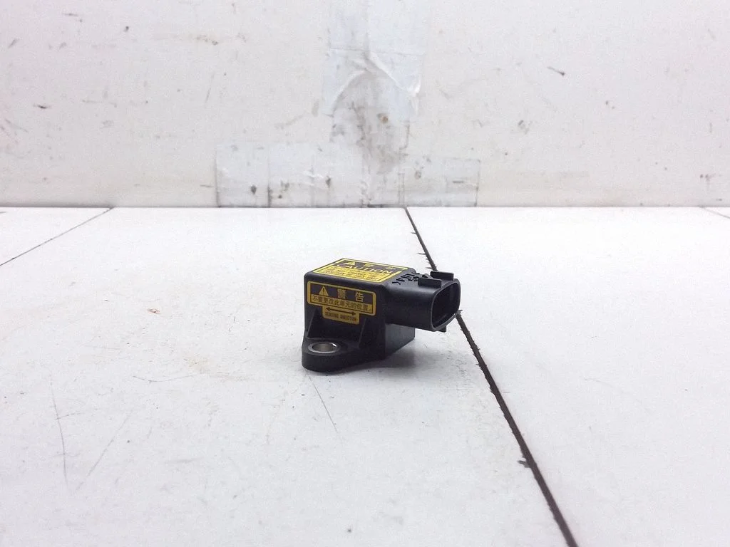 Airbag deployment crash/impact sensor – Toyota Hilux (AN10, AN20, AN30) (2008-2011)