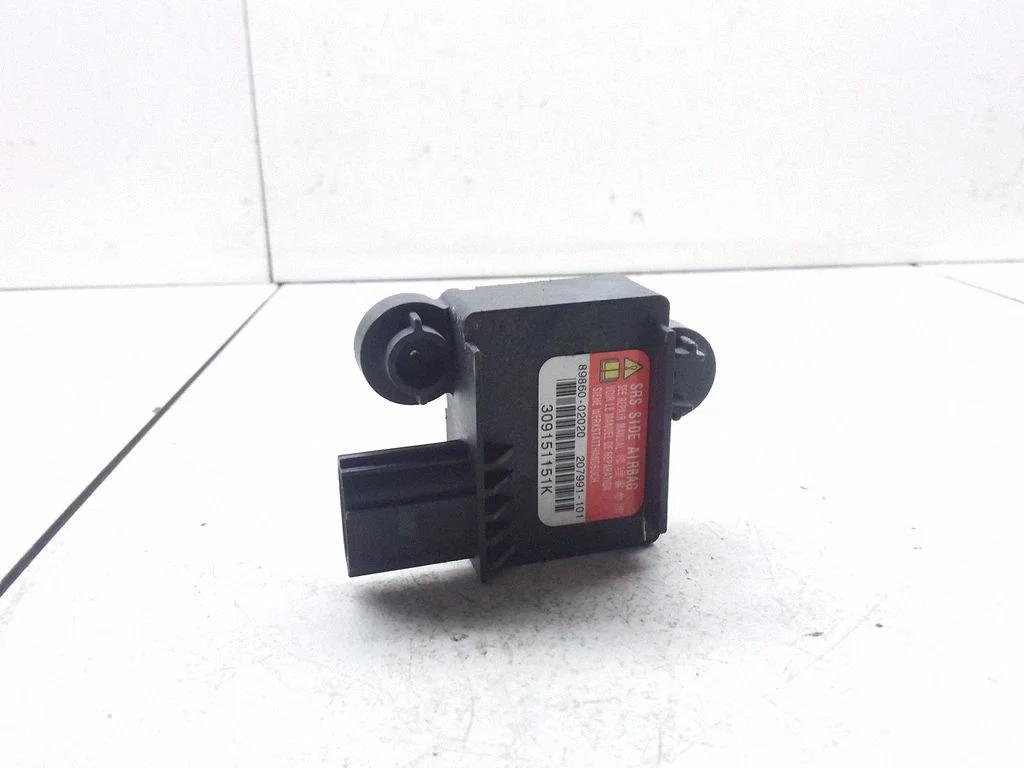 Airbag deployment crash/impact sensor – Toyota Matrix (E130) (2001-2008)