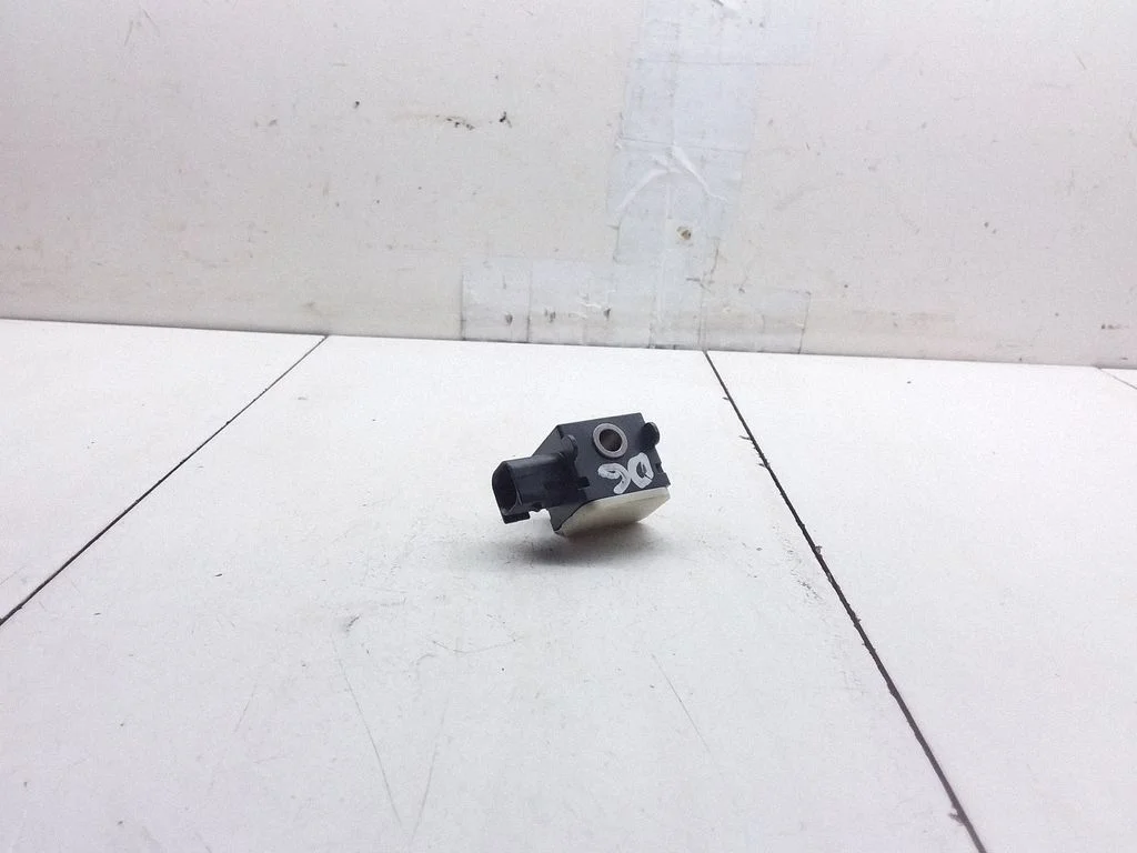 Airbag deployment crash/impact sensor – KIA Carens I (1999-2006)