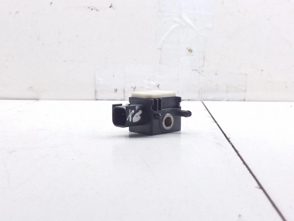 Airbag deployment crash/impact sensor – KIA Carens I (1999-2006)
