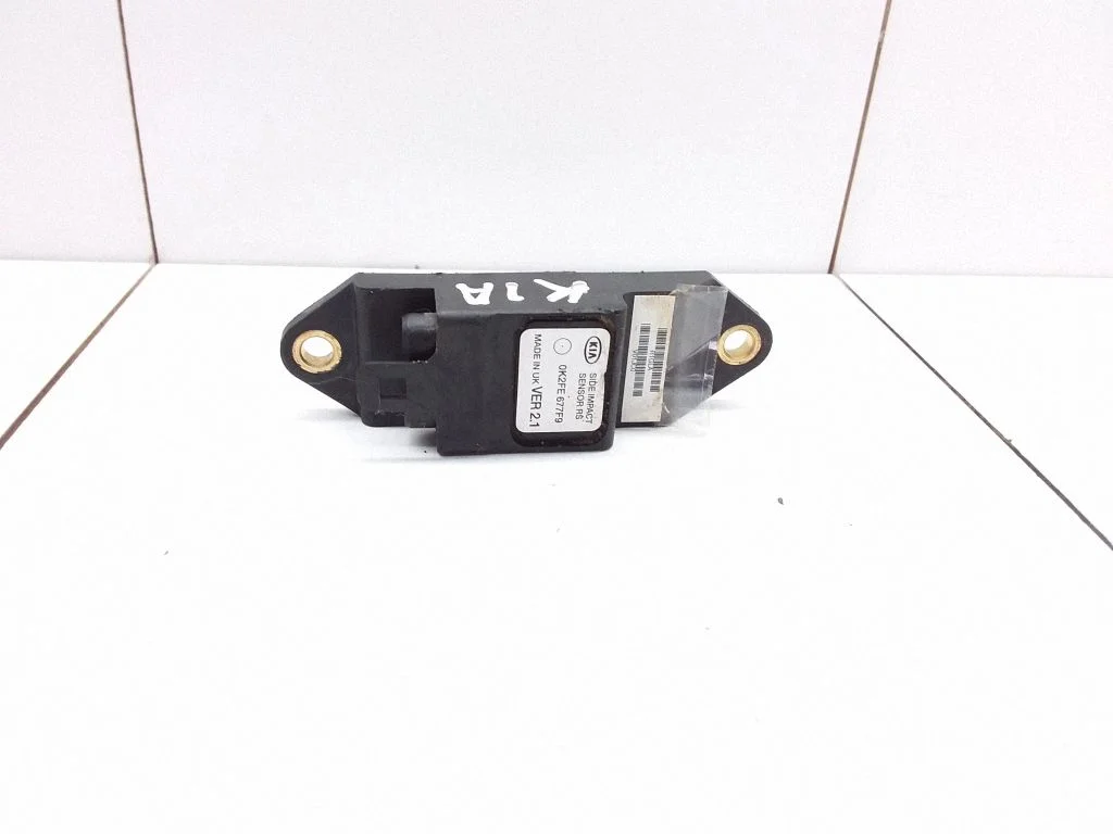 Airbag deployment crash/impact sensor – KIA Carens I (1999-2006)