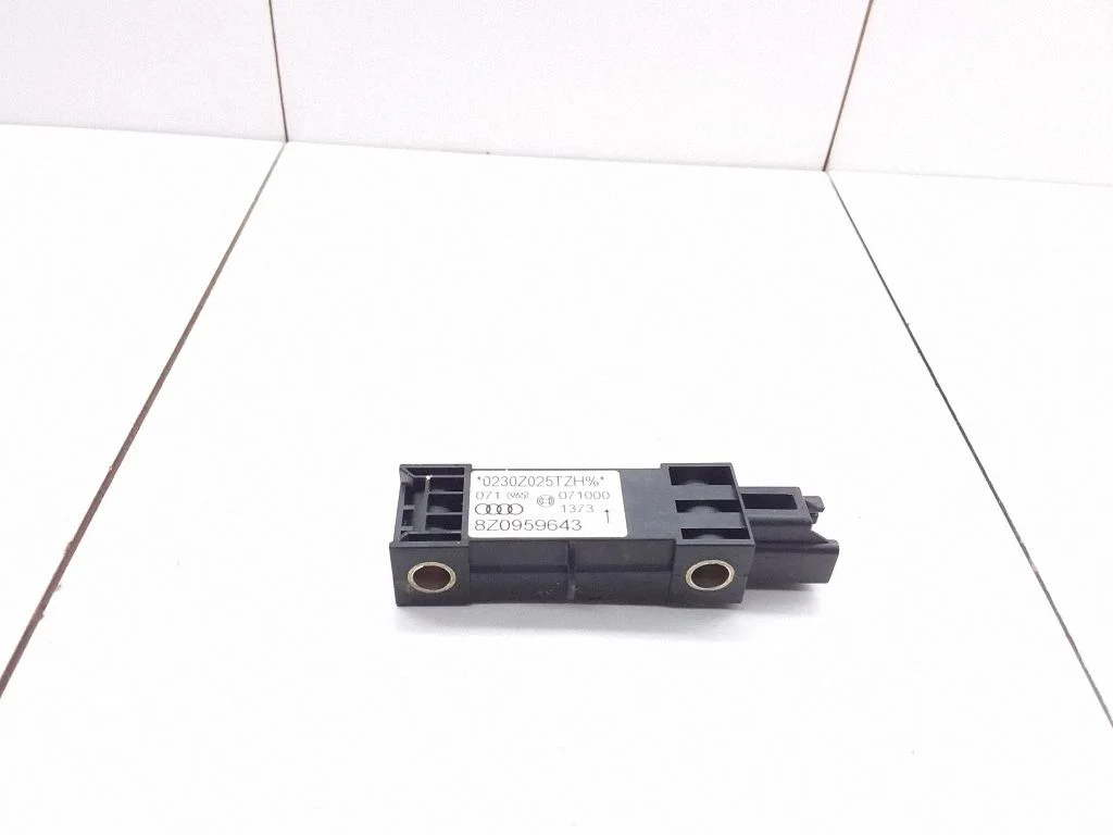Drošības spilvenu trieciena sensors 8Z0959643