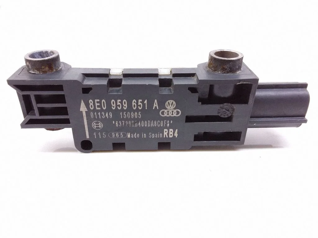 Drošības spilvenu trieciena sensors 8E0959651A