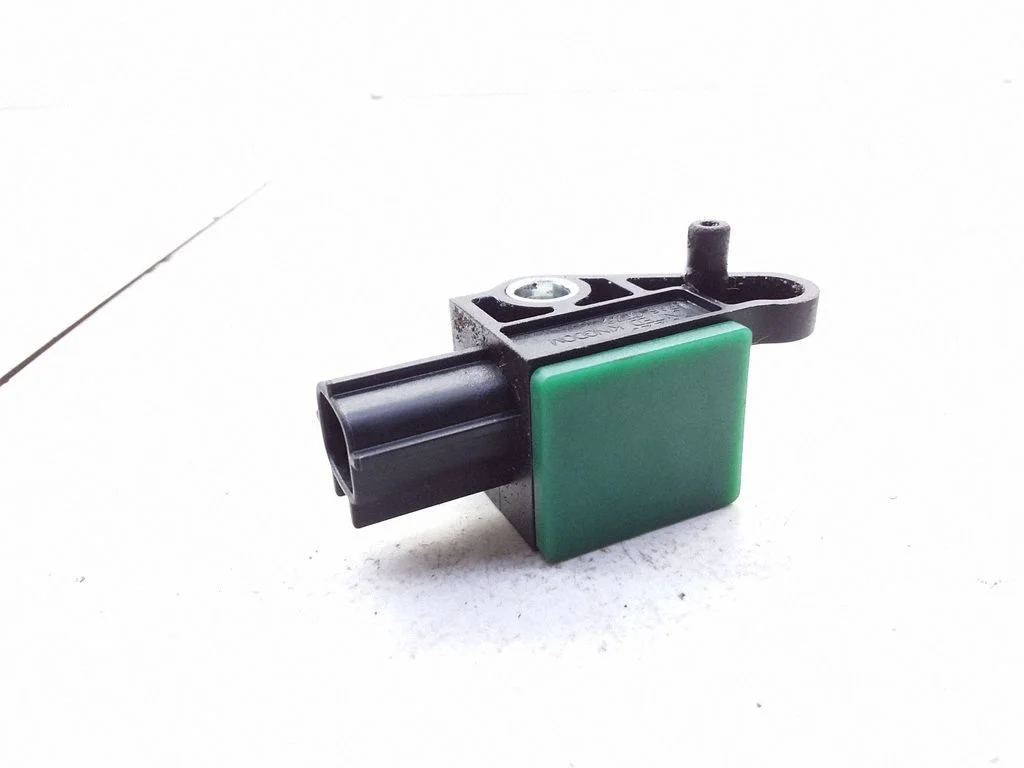 Drošības spilvenu trieciena sensors – Volkswagen Passat B6 (2005-2010)