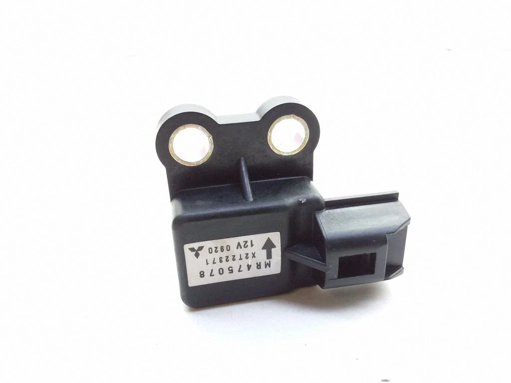 Drošības spilvenu trieciena sensors MR475078