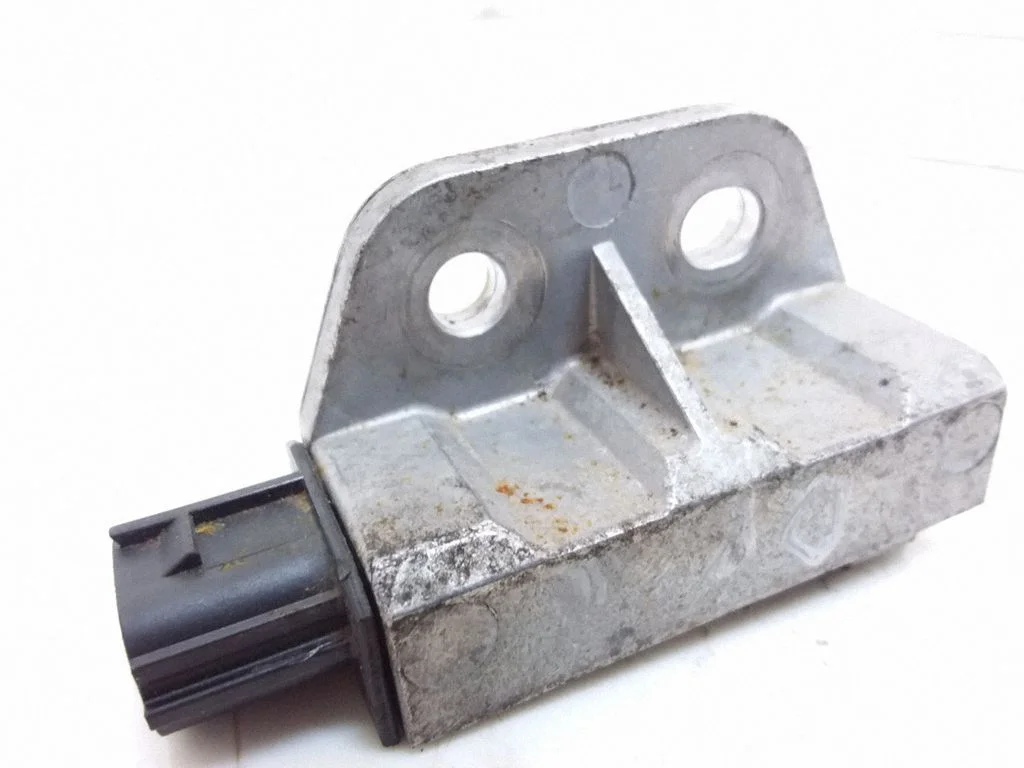 Turvapadja löögiandur FA8H302Y120568