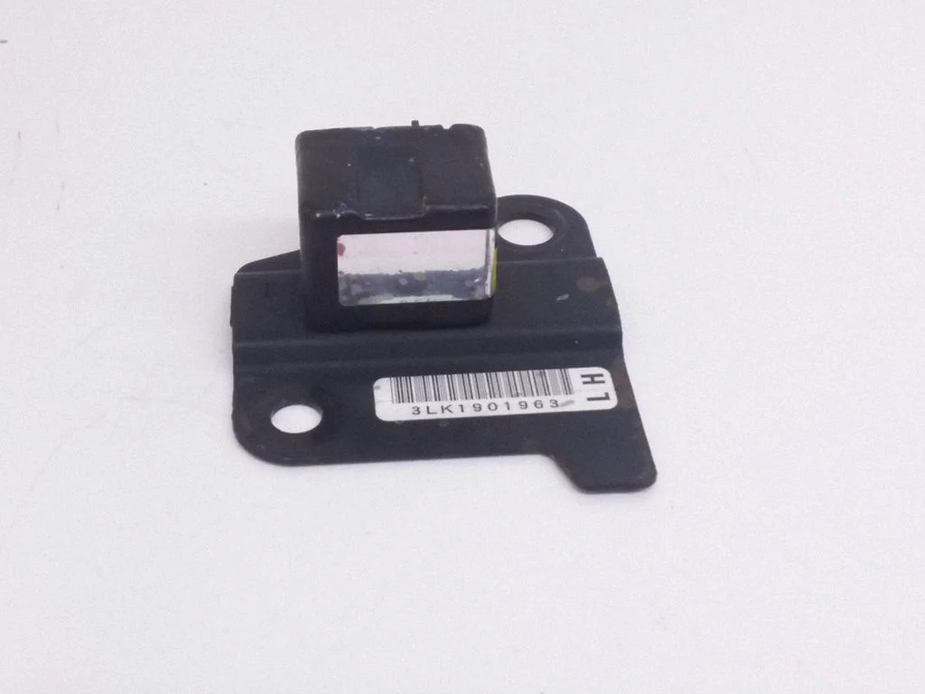 Drošības spilvenu trieciena sensors 98231AE010