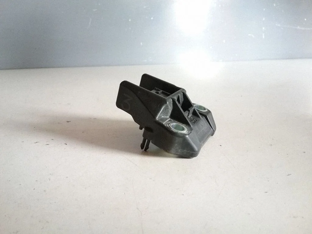 Airbag deployment crash/impact sensor 98231AG020