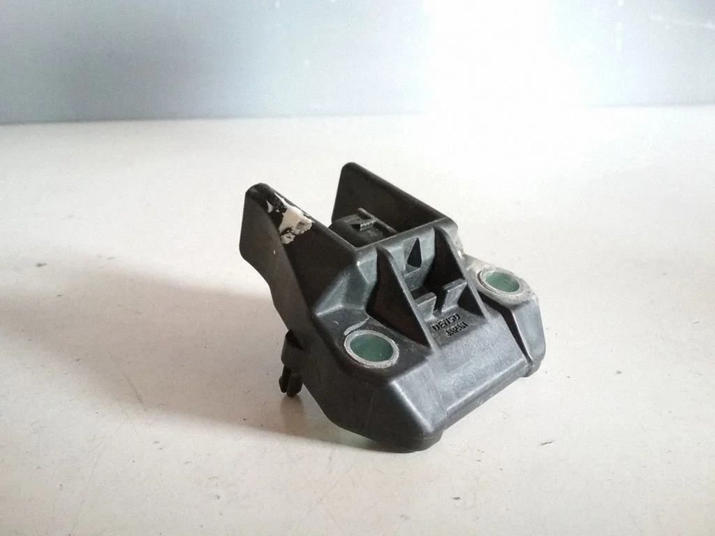 Airbag deployment crash/impact sensor 98231AG020