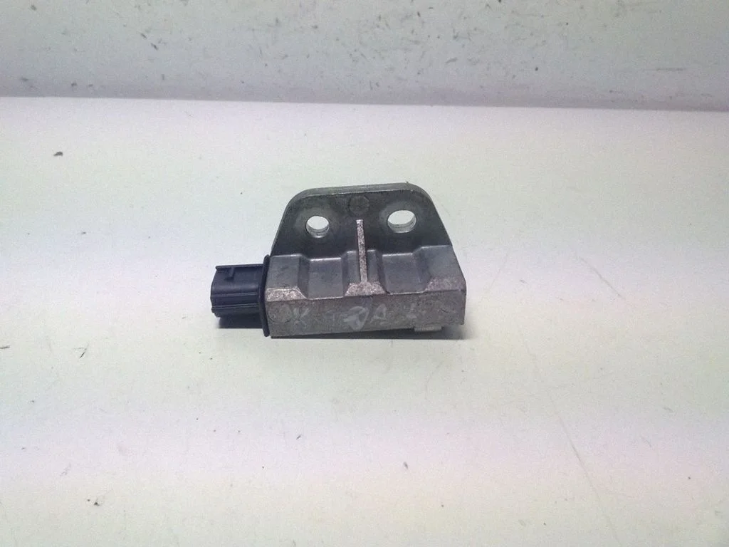 Drošības spilvenu trieciena sensors FA8H302Z210041