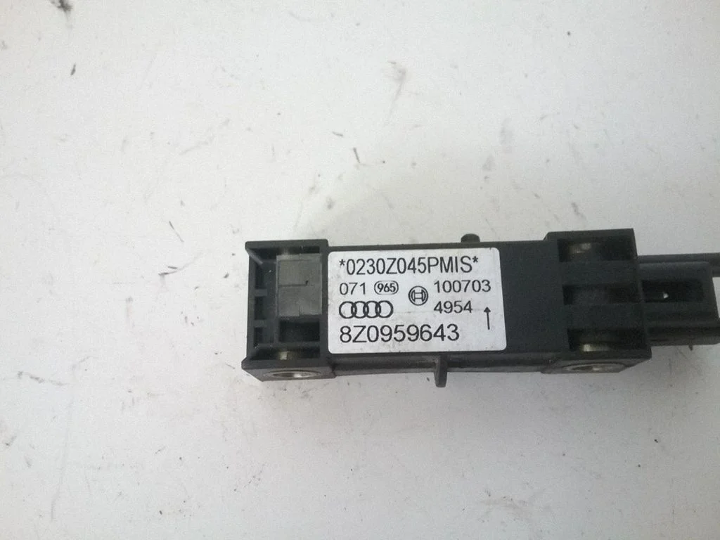 Airbag deployment crash/impact sensor 8Z0959643