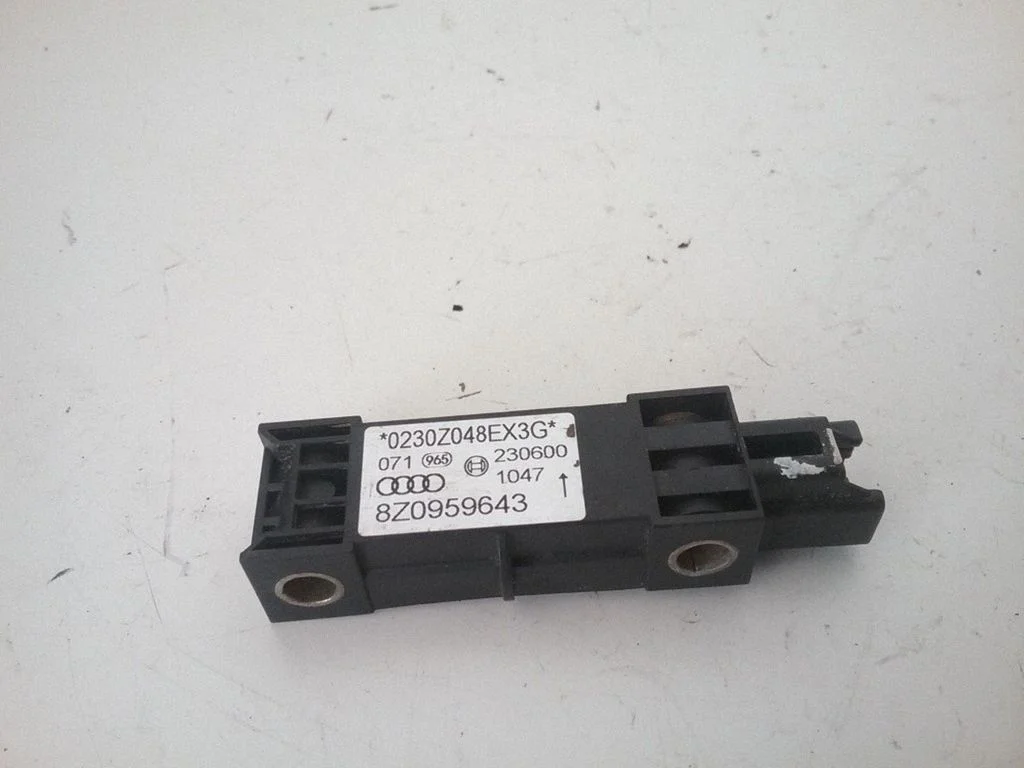 Airbag deployment crash/impact sensor 8Z0959643