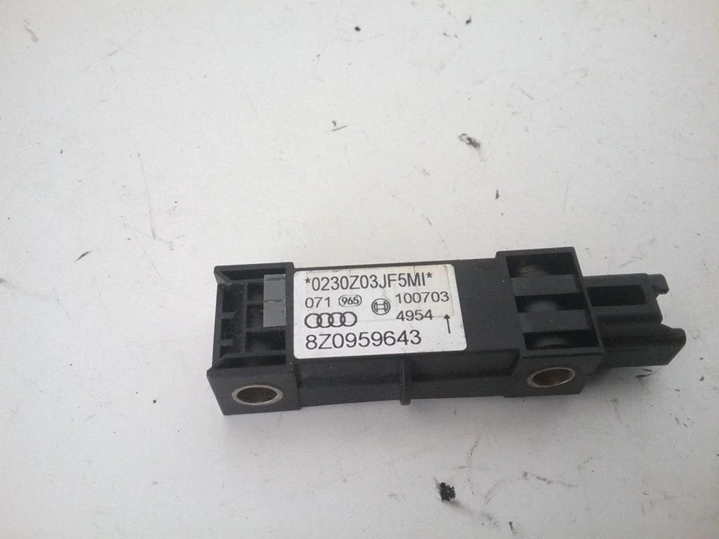 Airbag deployment crash/impact sensor 8Z0959643