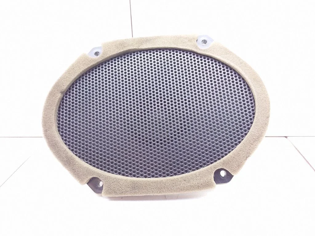 Skaļrunis (-ņi) aizmugurējās durvīs XW7F18808BB