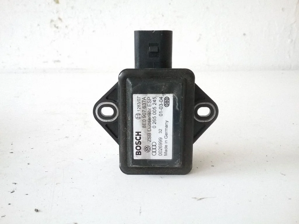 Czujnik ESP (przyspieszenia wzdłużnego) 8E0907637A