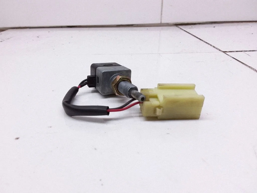 Clutch pedal sensor 9384038000