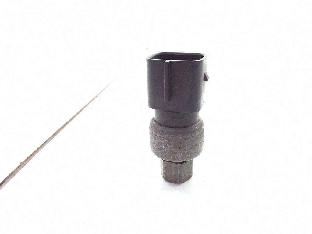 Air conditioning (A/C) pressure sensor XS7H19D594AA