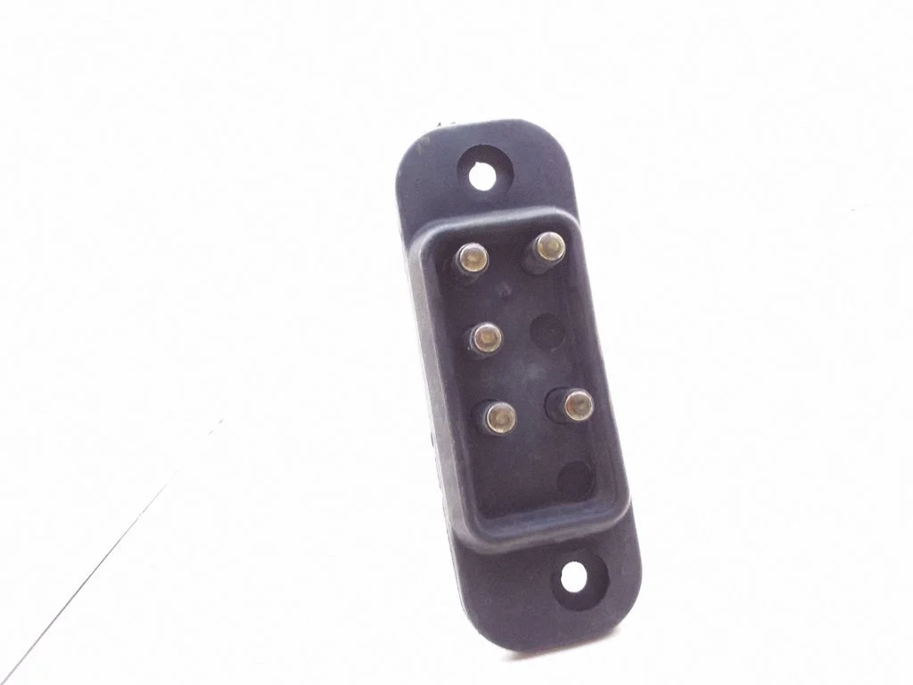Sliding door contact joint