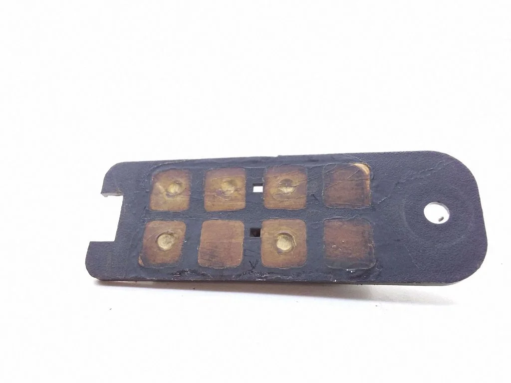 Sliding door contact joint