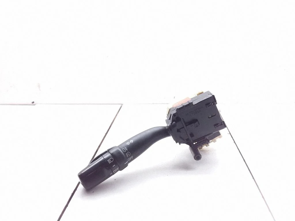 Pagriezienu/gaismu svira – Toyota Avensis Verso (2001-2009)