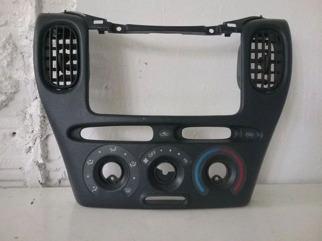 Radio/GPS head unit trim 7591387014