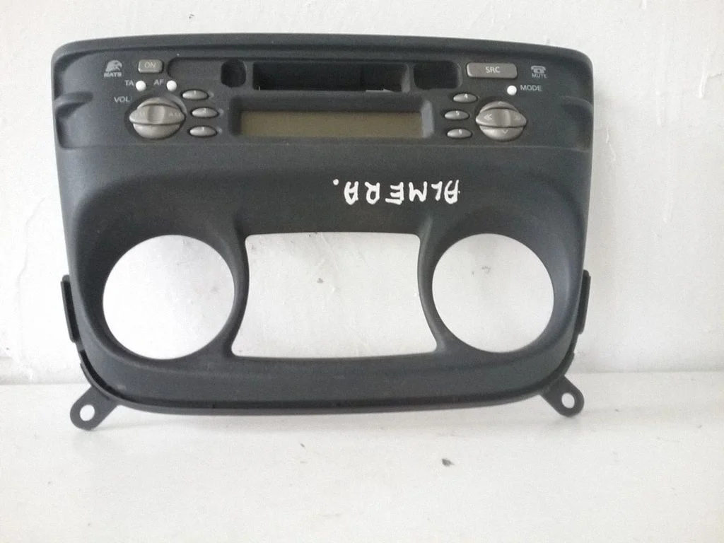 Radio/GPS head unit trim 3200589