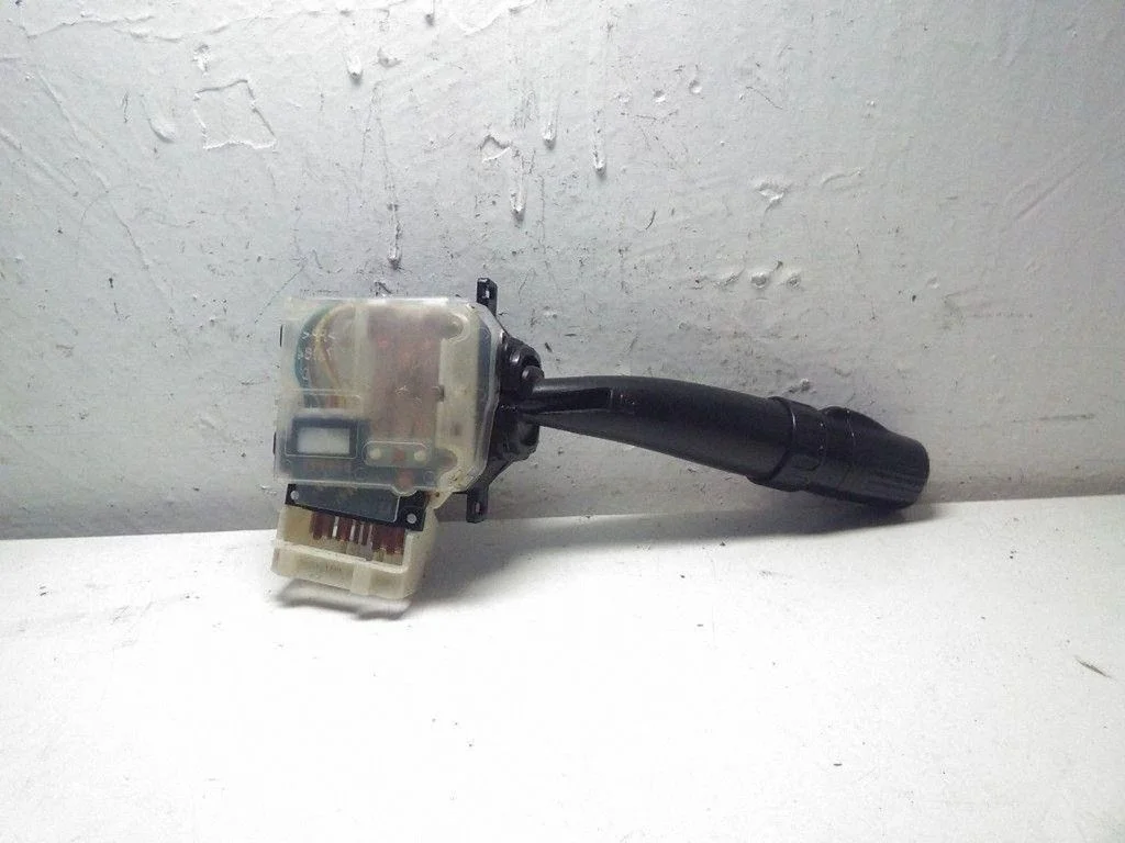 Pagriezienu/gaismu svira – Subaru Legacy (2004-2006)