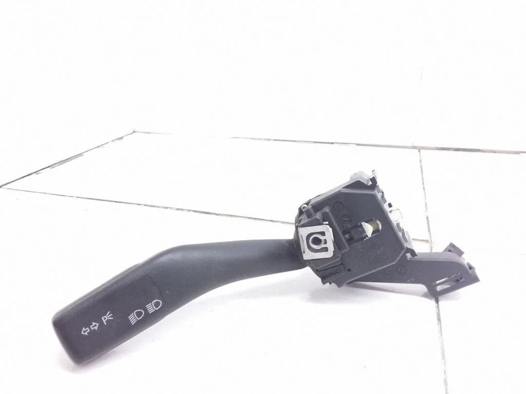 Suunatulede/tulede hoob – Volkswagen Caddy (2004-2010)