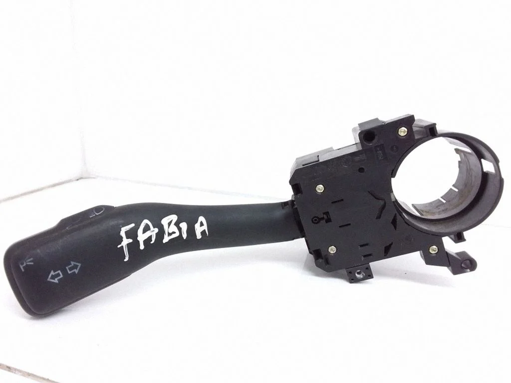 Pagriezienu/gaismu svira – Skoda Fabia Mk1 (6Y) (1999-2007)