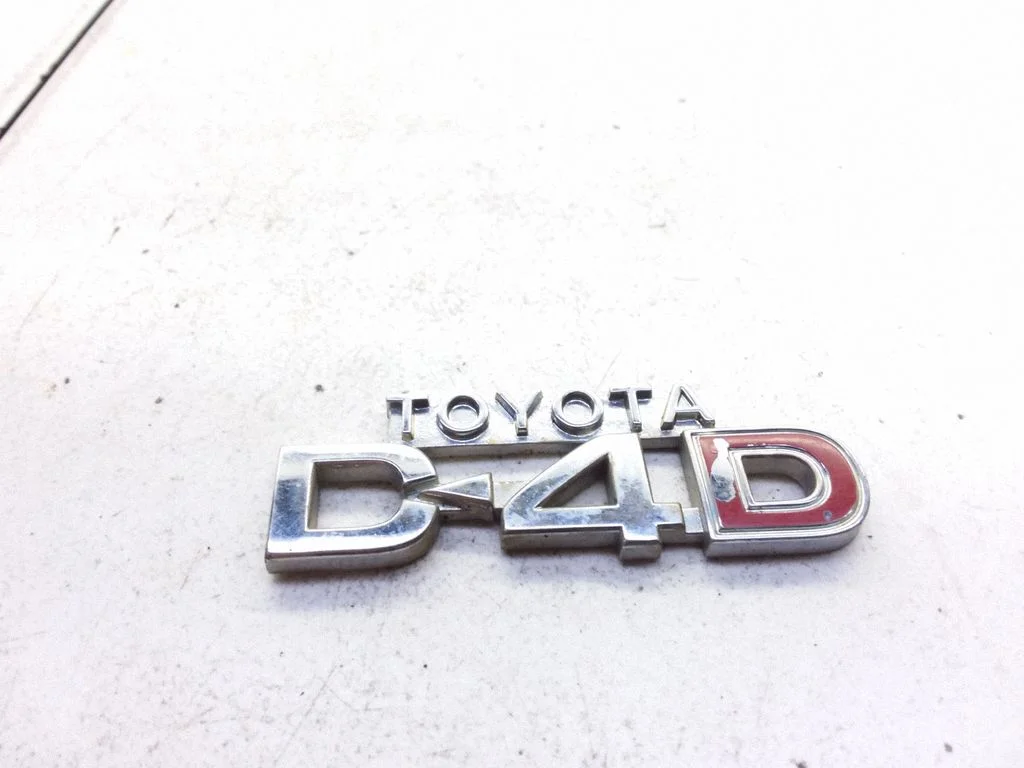 Manufacturers badge/model letters – Toyota Matrix (E130) (2001-2008)