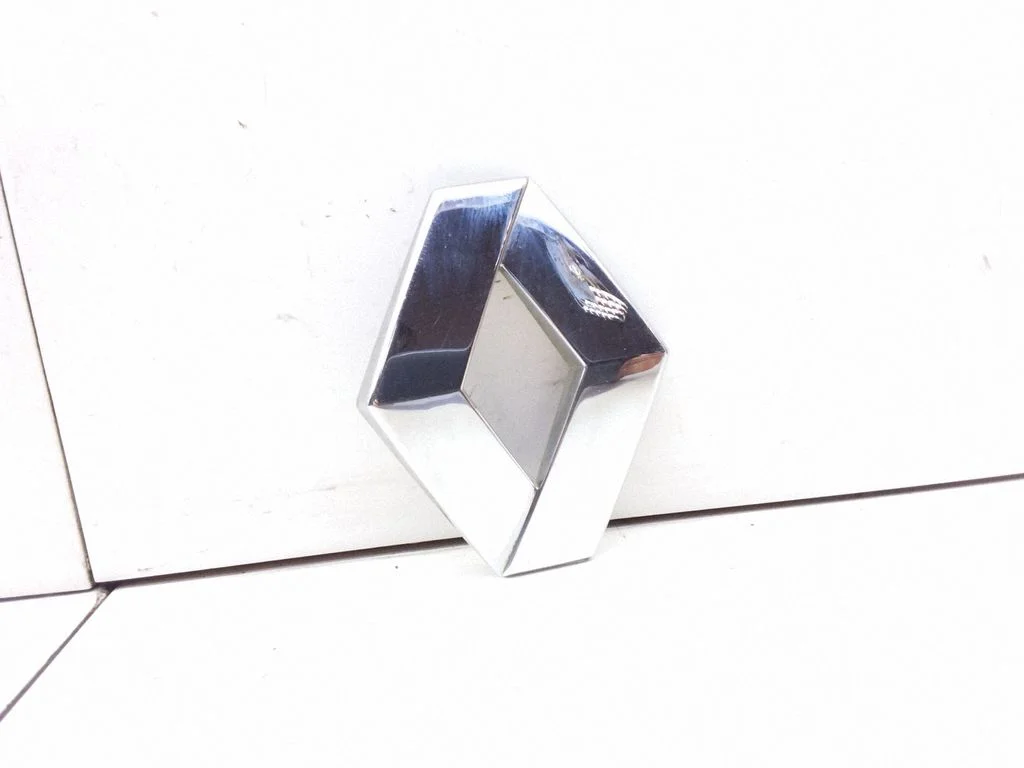 Manufacturers badge/model letters – Renault Megane II (2002-2005)
