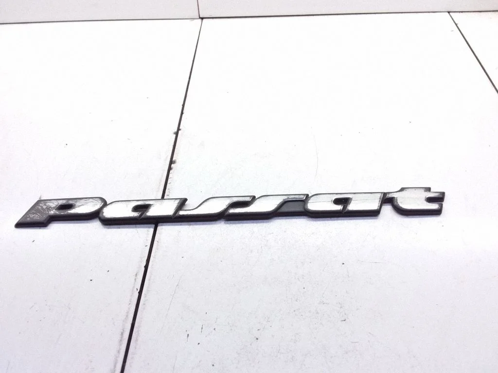 Manufacturers badge/model letters – Volkswagen Passat B4 (1994-1996)