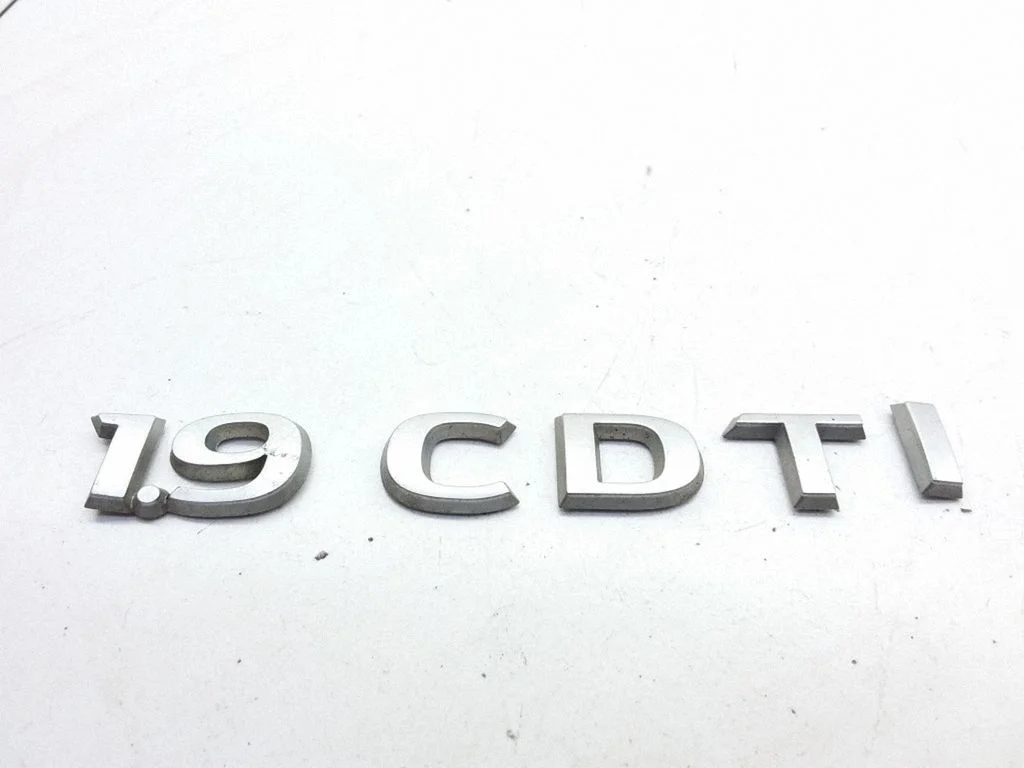 Manufacturers badge/model letters – Opel Zafira B (2005-2014)