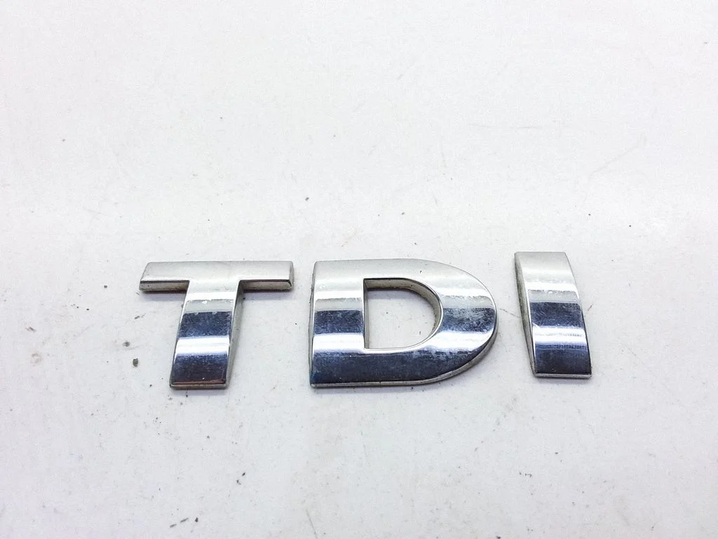 Manufacturers badge/model letters – Volkswagen Passat B5 (1997-2000)