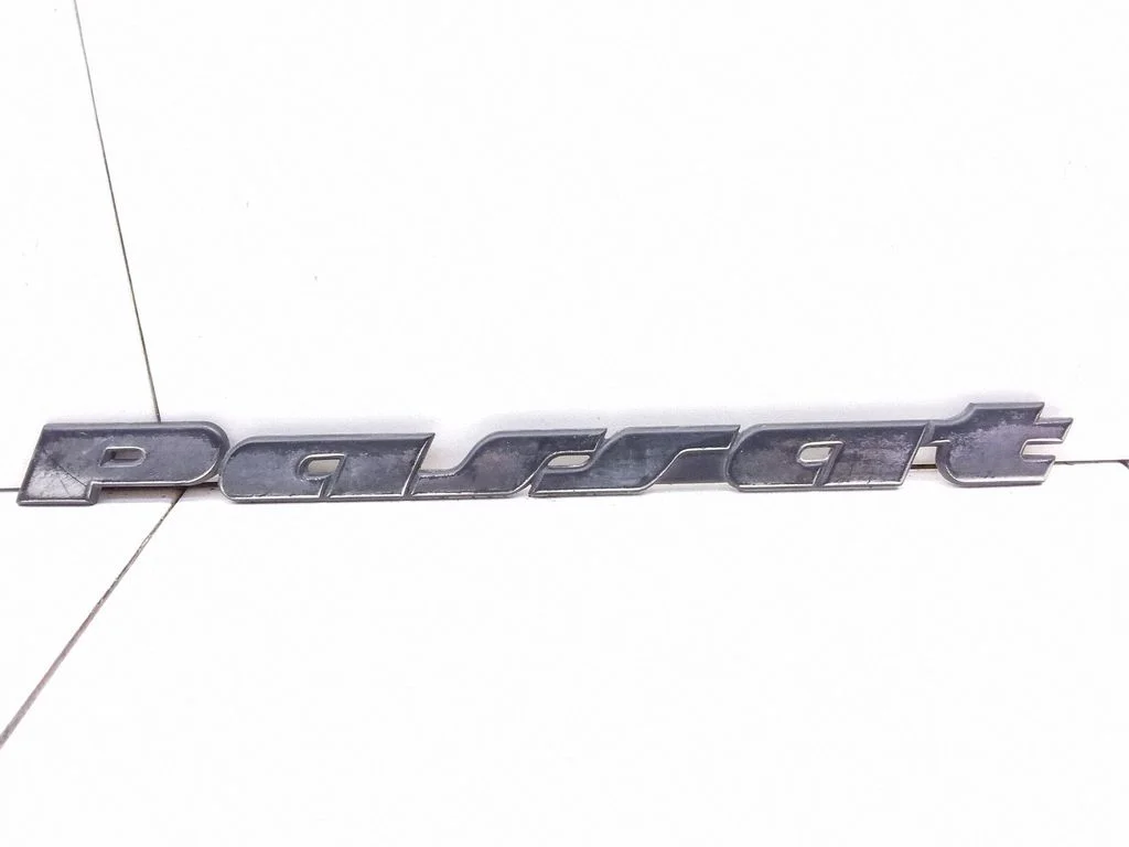 Manufacturers badge/model letters – Volkswagen Passat B4 (1994-1996)