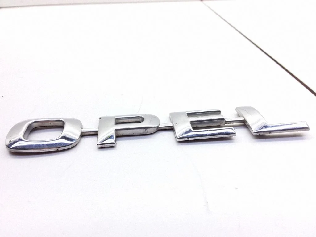 Manufacturers badge/model letters – Opel Sintra (1996-1999)