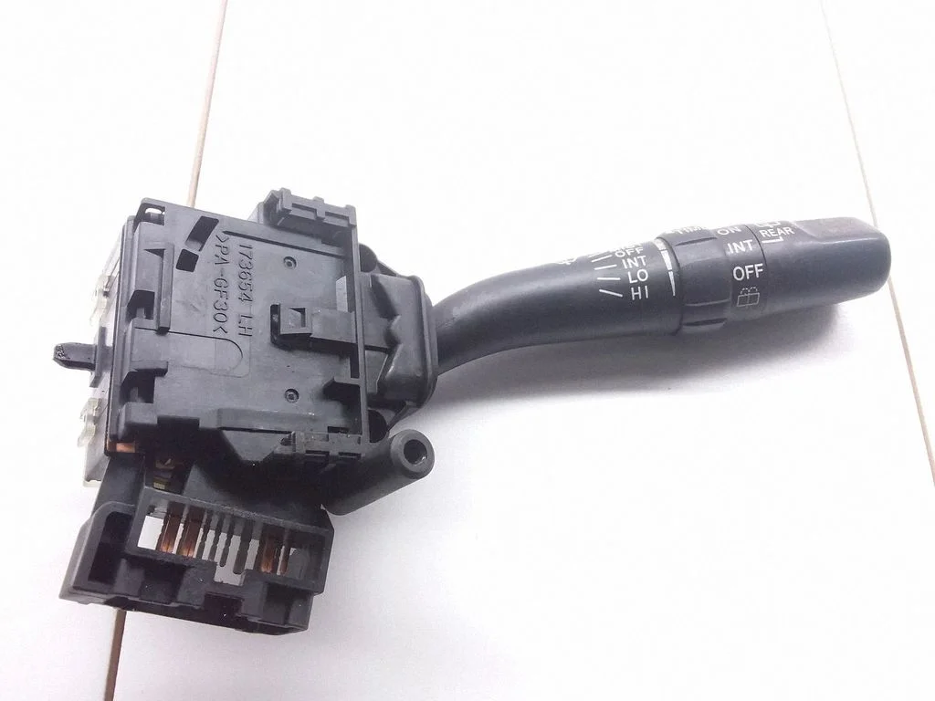 Klaasipuhastite hoob – Toyota Avensis Verso (2001-2009)