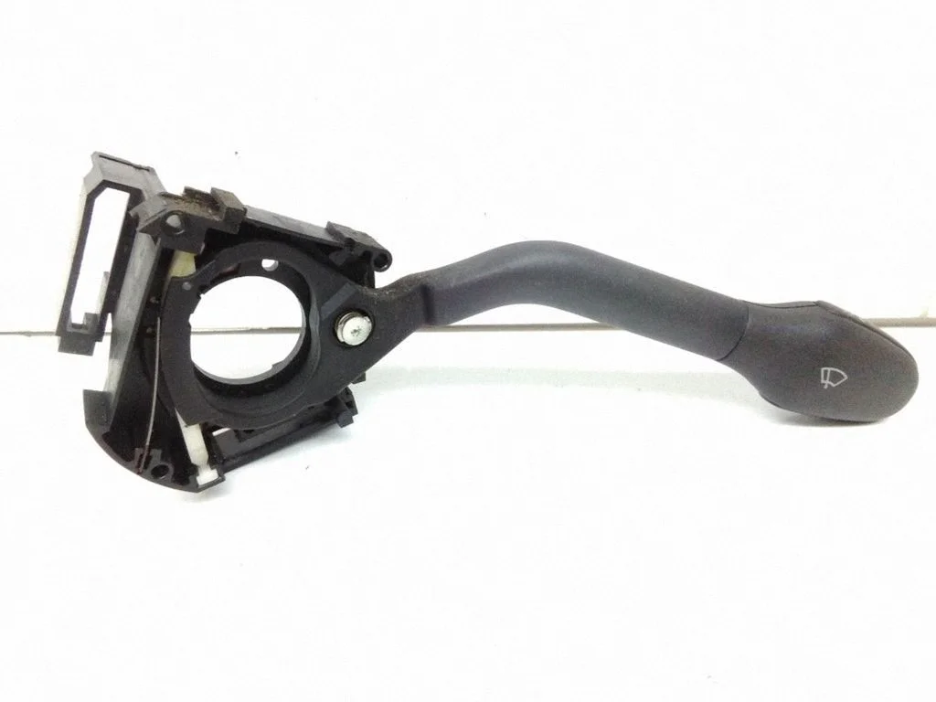 Klaasipuhastite hoob 1H5953503F – Volkswagen Vento (1992-1998)