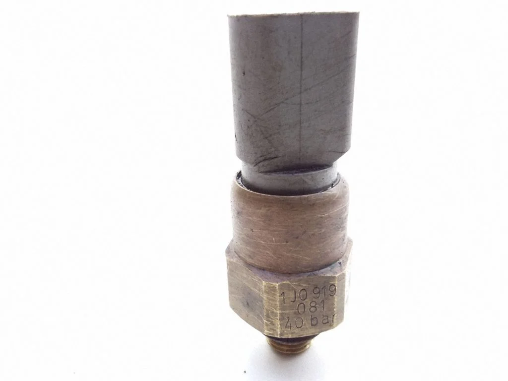Oil pressure sensor – Volkswagen Golf IV (1998-2005)