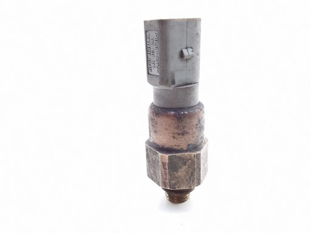 Oil pressure sensor – Volkswagen Golf IV (1998-2005)