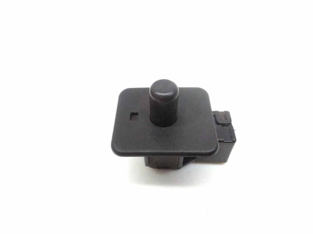 Rear door sensor – Mercedes-Benz E-Class W210 (1995-2002)