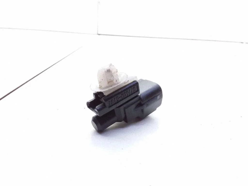 Outside/exterior temperature sensor – Toyota Corolla Verso E121 (2001-2004)