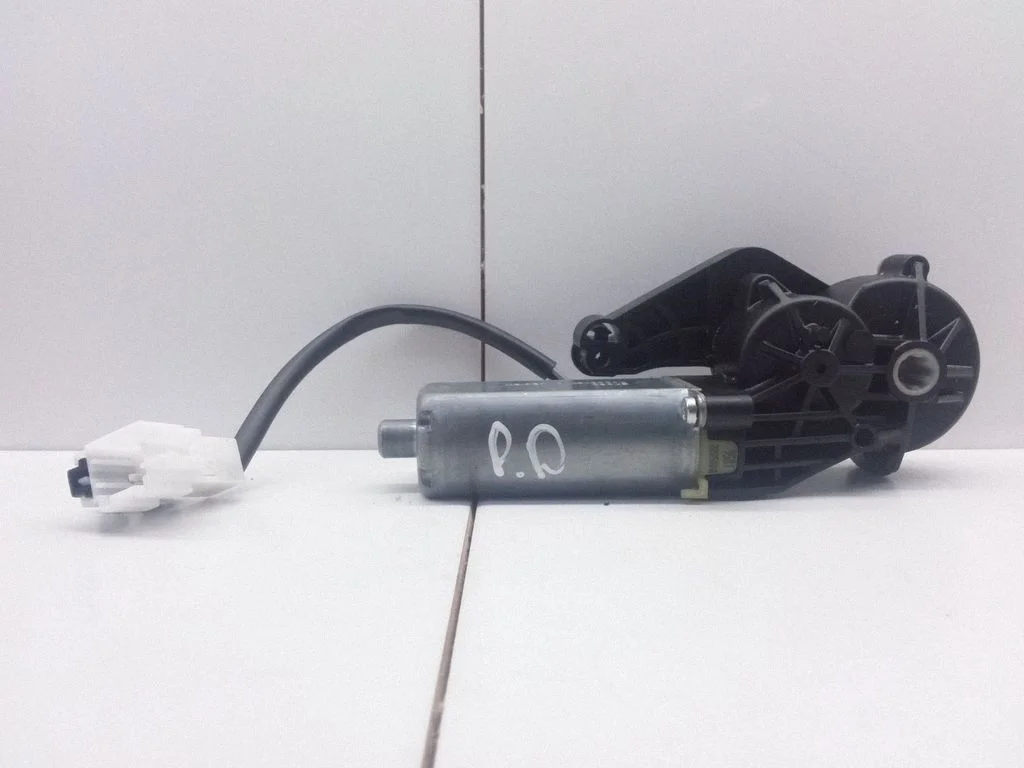 Seat adjustment motor – Mercedes-Benz C-Class AMG W204 (2007-2014)