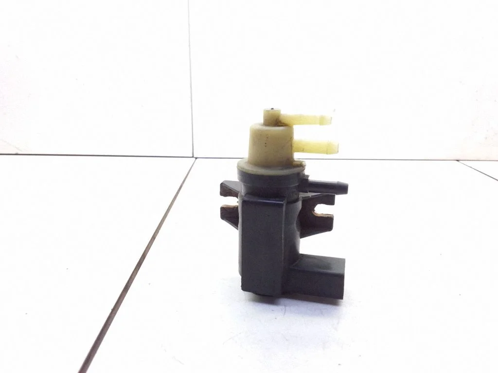 Brake central valve – Volkswagen Passat B5.5 (2001-2005)