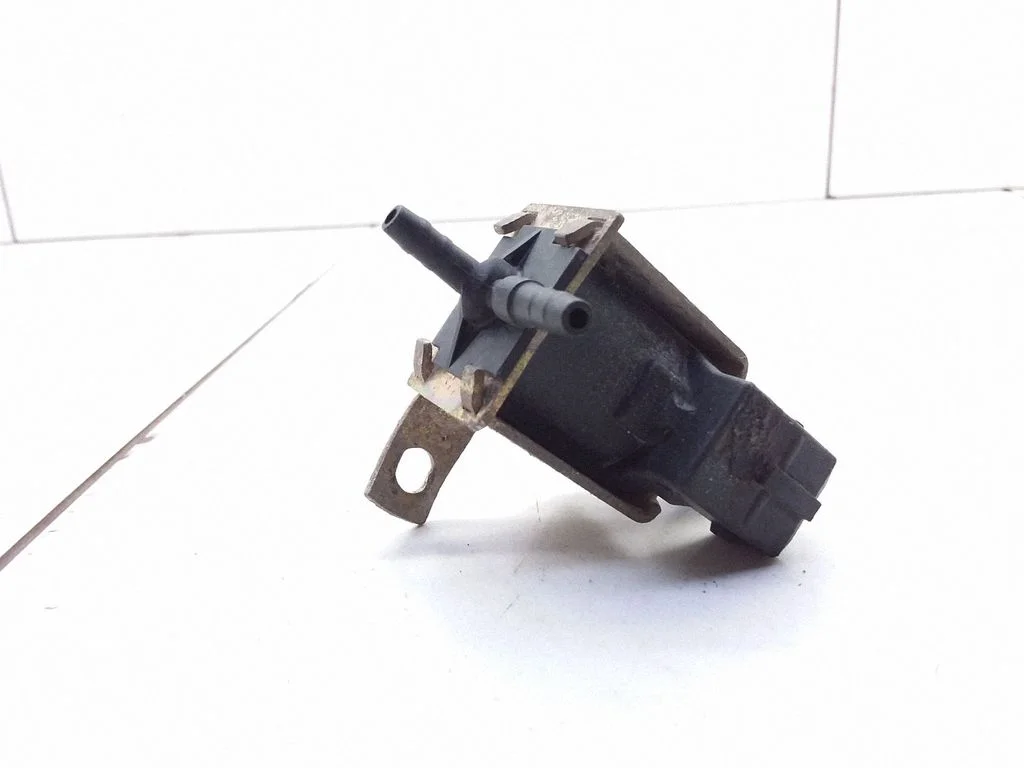 Brake central valve – Volkswagen Transporter - Caravelle T4 (1991-2003)