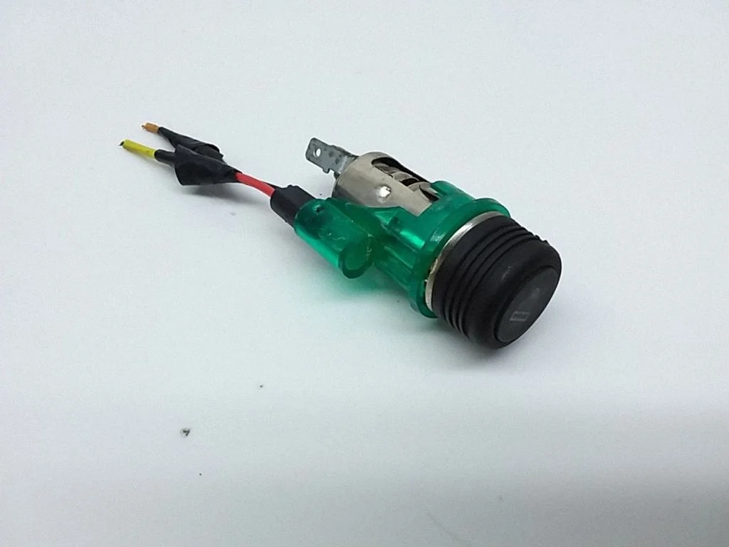 12 V Socket (front) – Mercedes-Benz 207 310 (1977-1995)