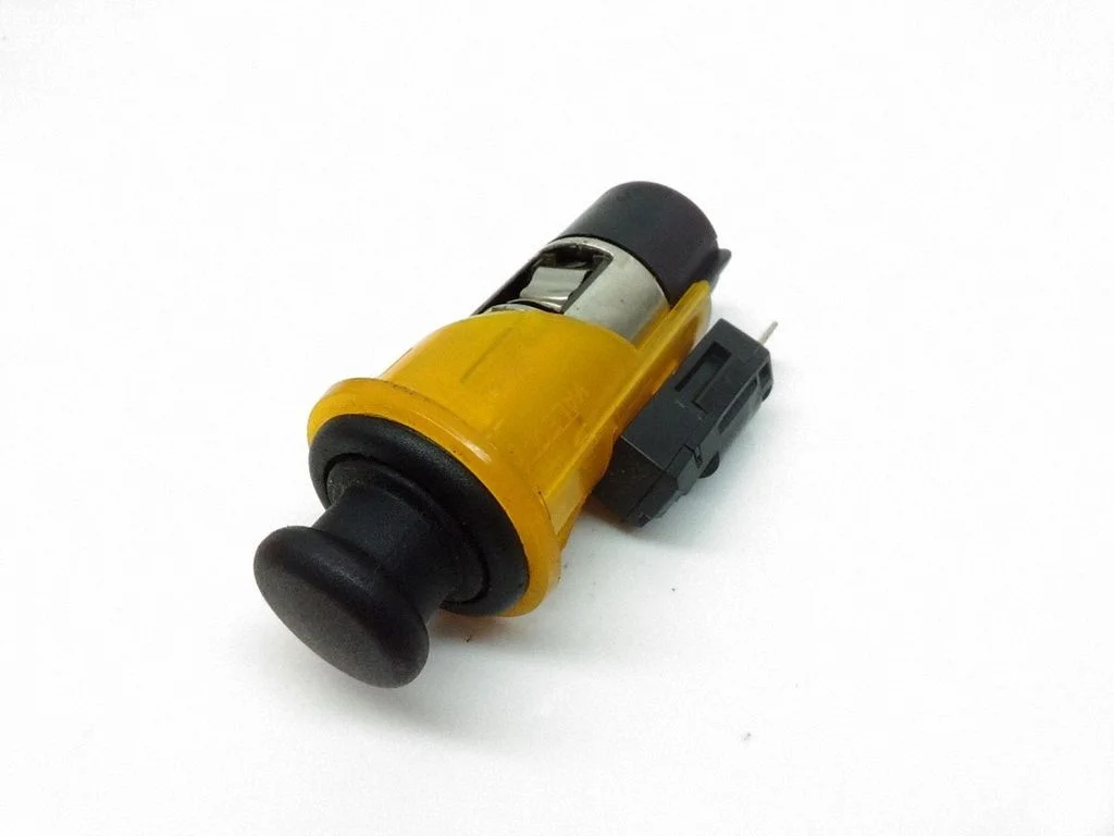 12 V Socket (front)